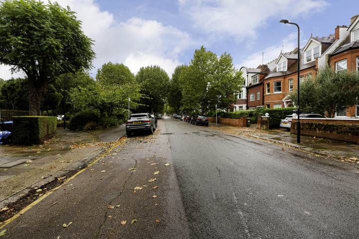 Modern Studio Dartmouth Road, Kilburn (Inclusive of the water bill)